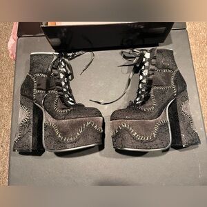 Lover’s Duet Platform Boots (Black) x Trickz N' Treatz